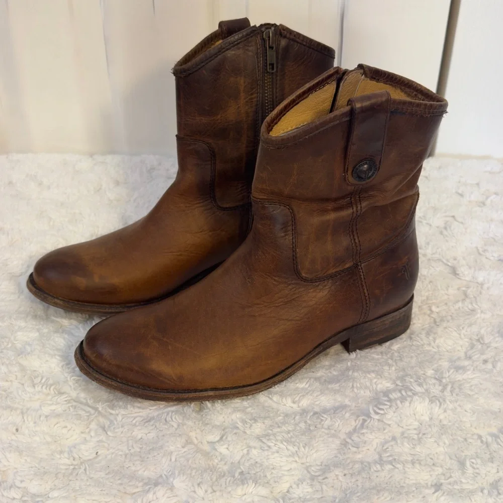 Frye Melissa Button Short Boot. Distressed leather. 8 B. Gently worn - Picture 2 of 13